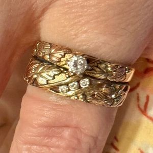 Real diamonds Black Hills Gold yellow gold 10k 2 rings size 7 wedding set